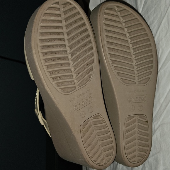 Crocs LiteRide Creme Wedge Sandals - Picture 4 of 6